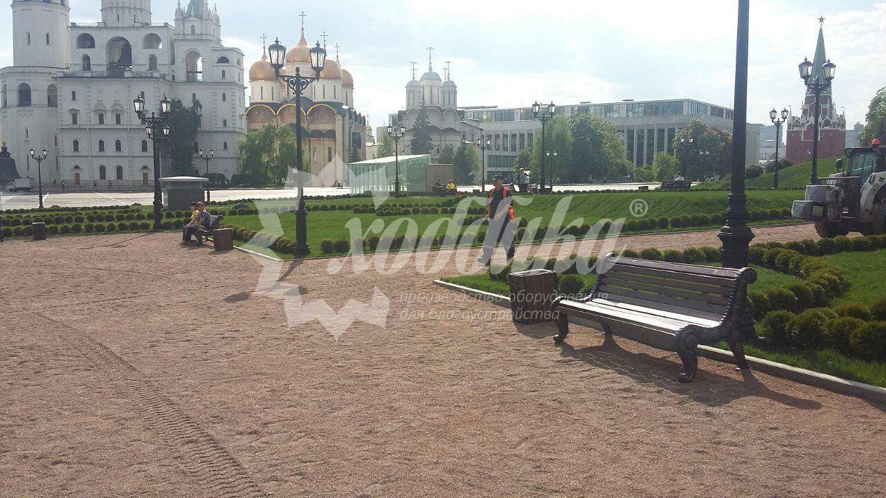 Добрались и до Кремля: наши скамейки на территории сквера - 8