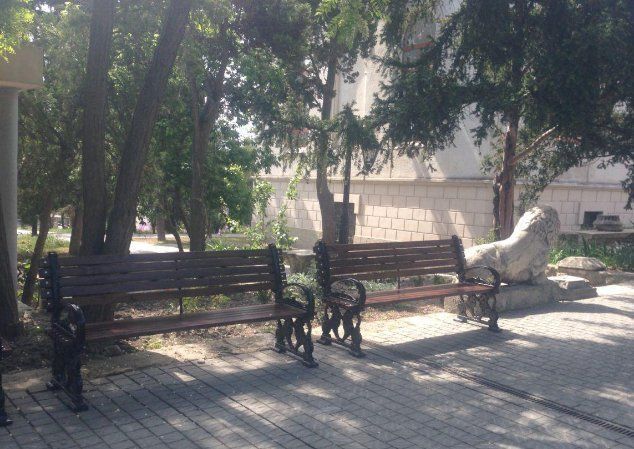 «Львы» в Крыму: наши скамейки в музее-заповеднике «Херсонес Таврический»