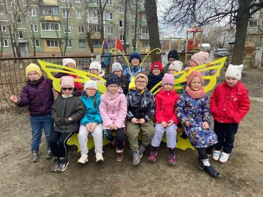 Скамейка «Бабочка» - подарок от Хоббики детскому саду в Электростали!