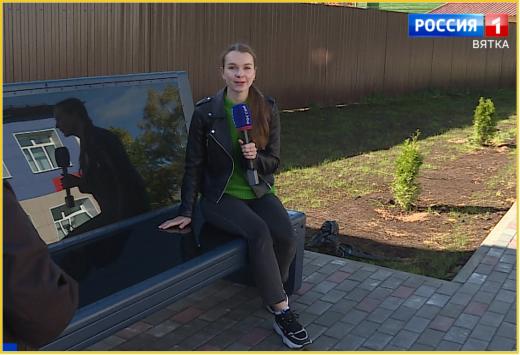 Смартчейн скамейка от Хоббики на территории IT куба в Кировской области: смотрите видеосюжет