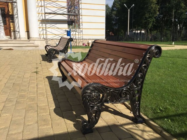 Наши скамейки на территории Успенского храма в Тверской области