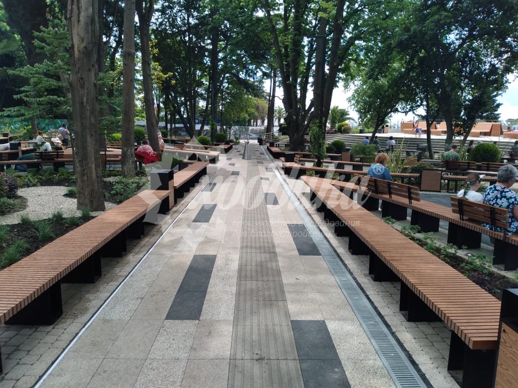 Парк «Ривьера» в Сочи: скамейка «Радиус» с композитом, лежаки и подиум - 19