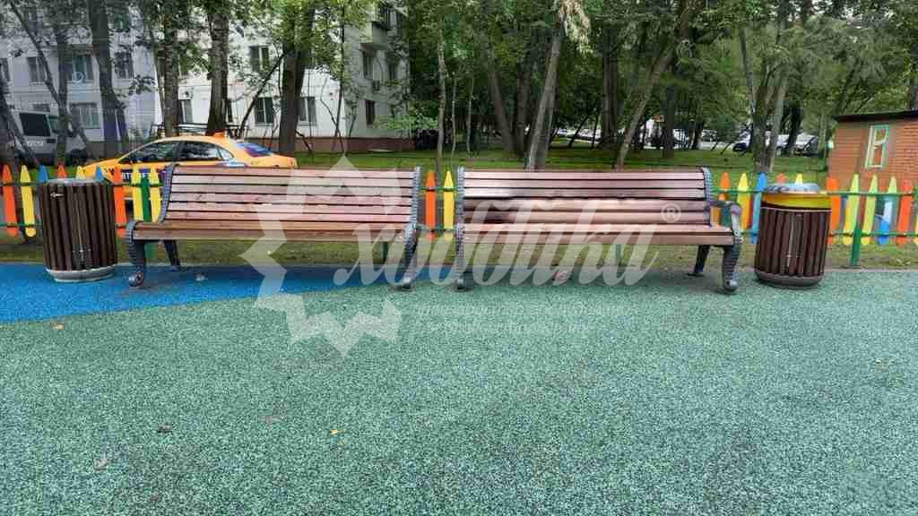 Уютный июнь в московских дворах: скамейки, беседки, урны, качели, велопарковки - 51