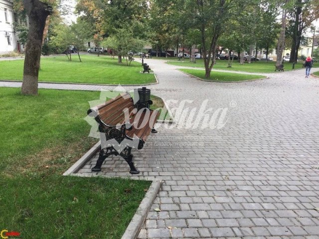 «Ажурные» скамейки в сквере имени Высоцкого в Симферополе - 6
