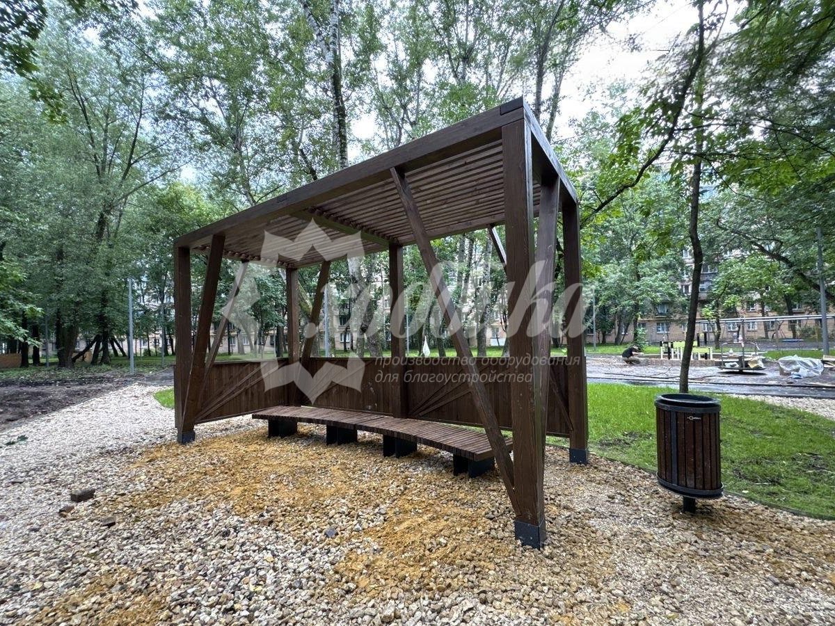 Жаркий июль: парковые качели, скамейки, лежаки, урны - 48