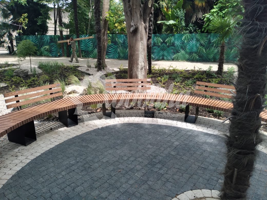 Парк «Ривьера» в Сочи: скамейка «Радиус» с композитом, лежаки и подиум - 24