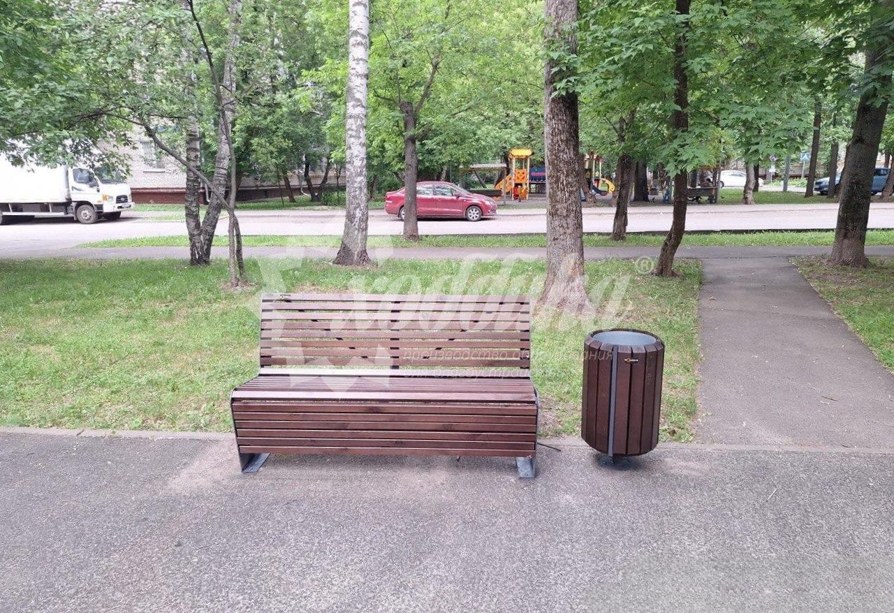 Уютный июнь в московских дворах: скамейки, беседки, урны, качели, велопарковки - 39