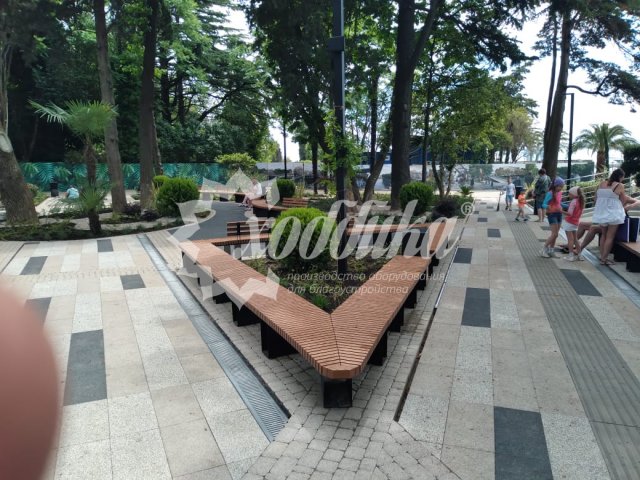 Парк «Ривьера» в Сочи: скамейка «Радиус» с композитом, лежаки и подиум - 3
