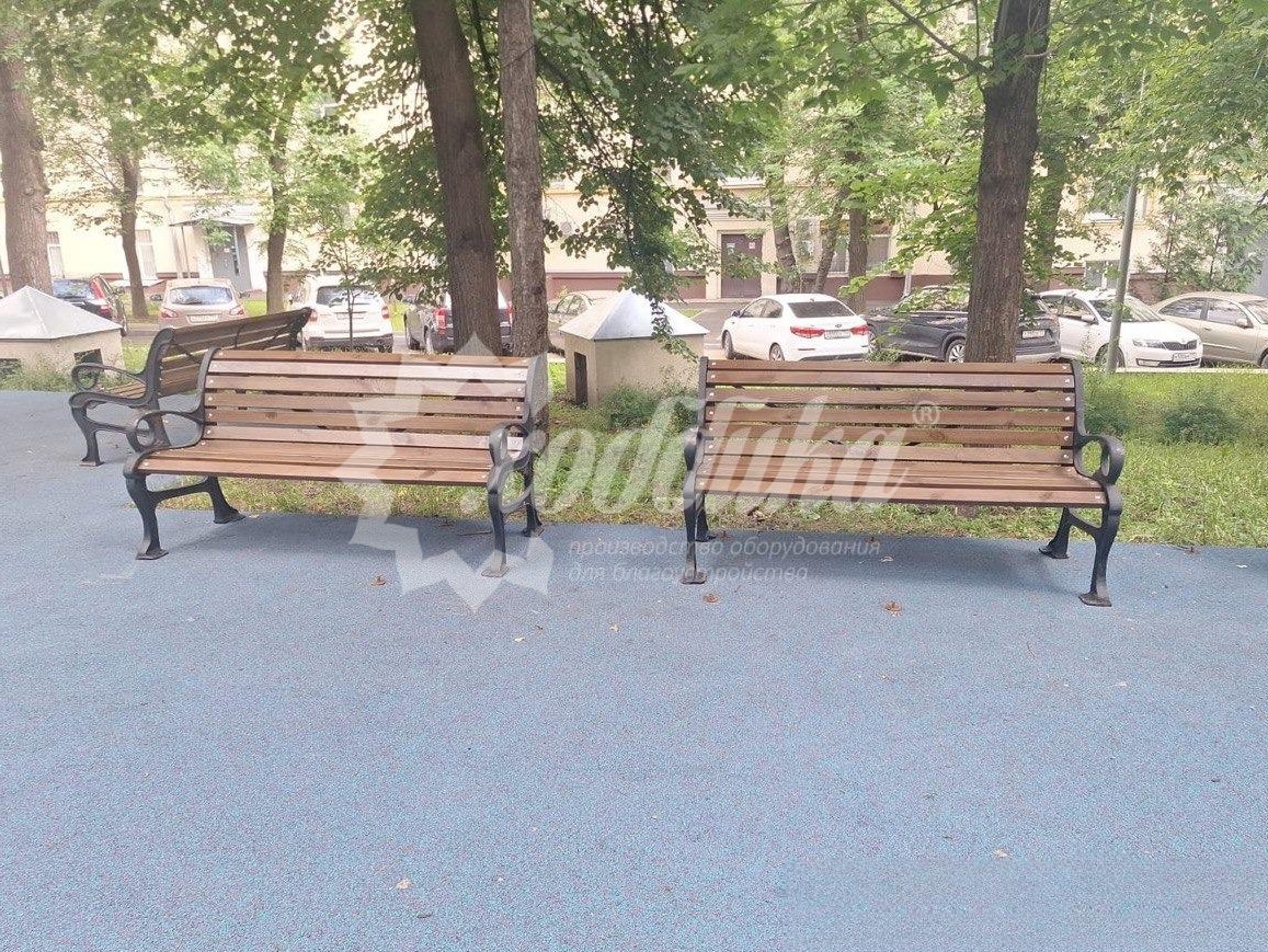 Уютный июнь в московских дворах: скамейки, беседки, урны, качели, велопарковки - 56