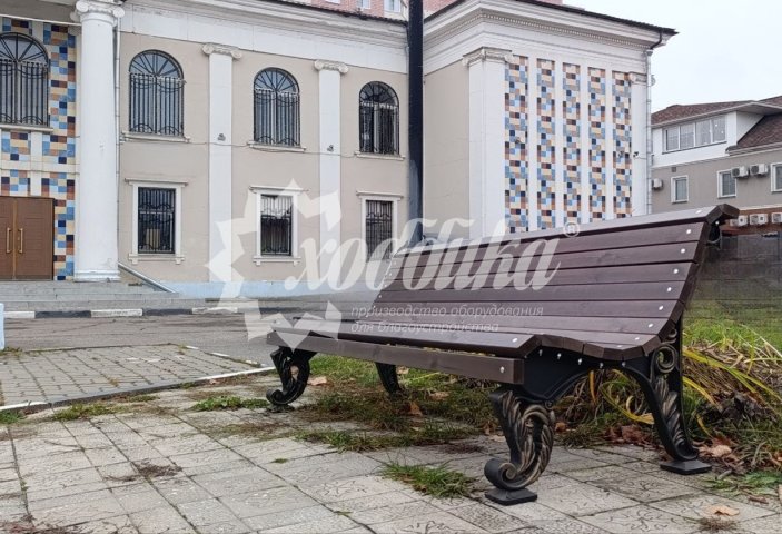 «Хоббика» держит темп: перголы, парковки, скамейки, урны