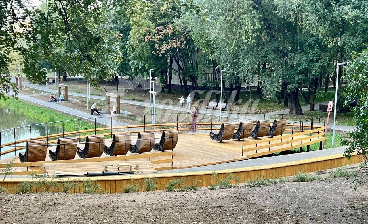 Осень в стиле комфорта: трибуны, указатели, вазоны, перголы - 42